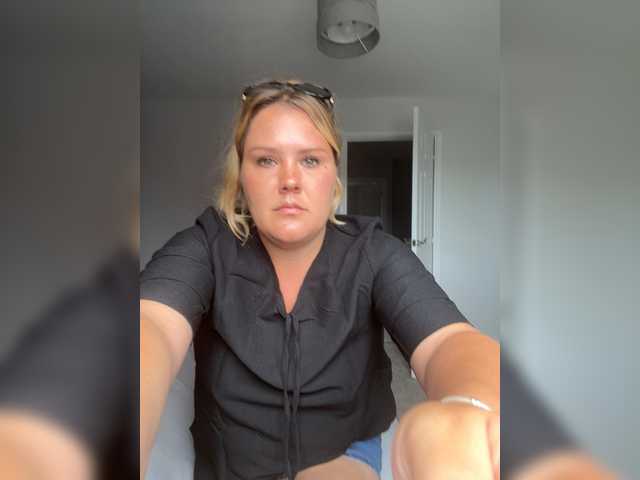 Caitlinsarah1998 live cam on BongaCams