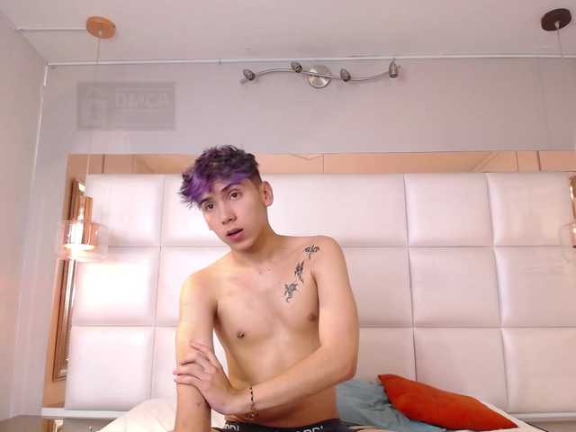 Twinkie-Hung, 18 y/o - Live Cam on BongaCams