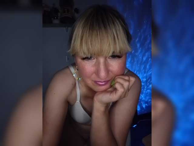 Lady_in_Red live cam preview