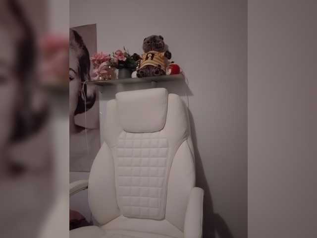 Lady_in_Red live cam preview