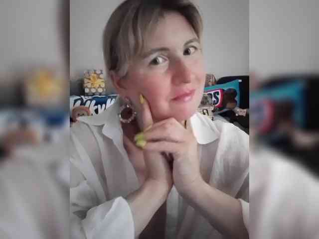 Lady_in_Red webcam