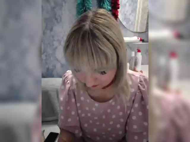 Lady_in_Red webcam