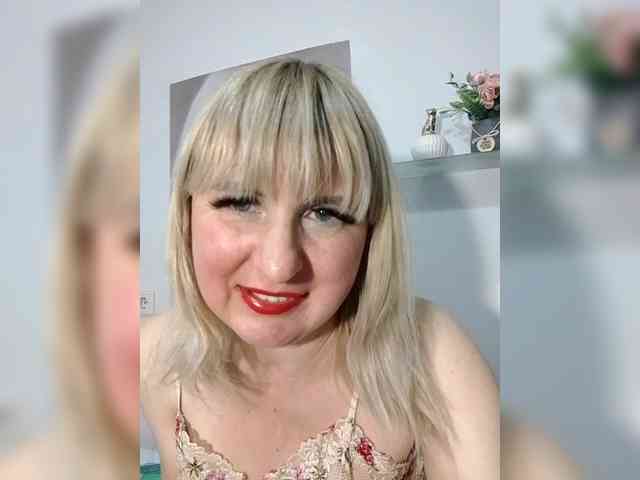 Lady_in_Red webcam