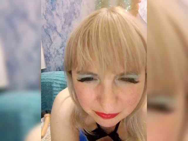 Lady_in_Red webcam