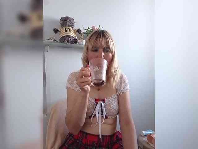 Lady_in_Red webcam