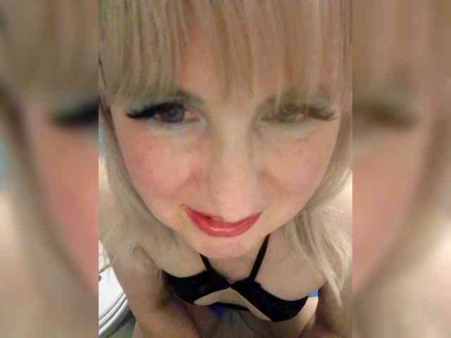 Lady_in_Red webcam