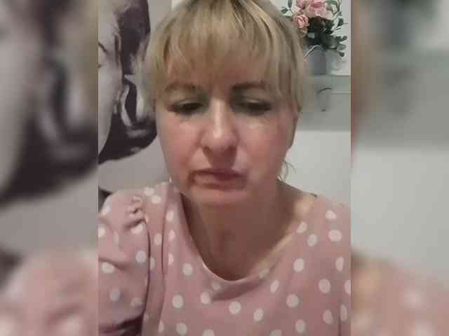 Lady_in_Red webcam