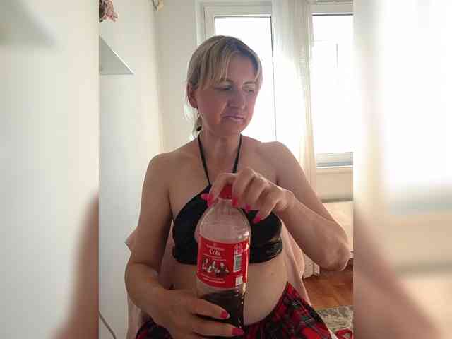 Lady_in_Red webcam