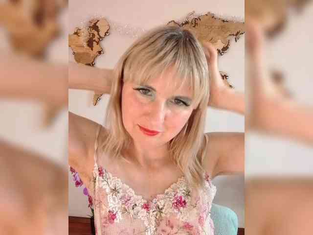 Lady_in_Red webcam