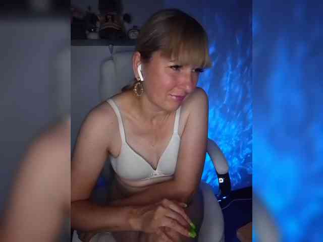 Lady_in_Red webcam
