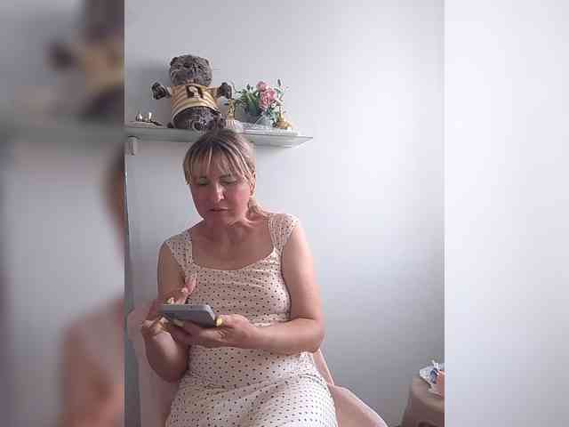 Lady_in_Red webcam