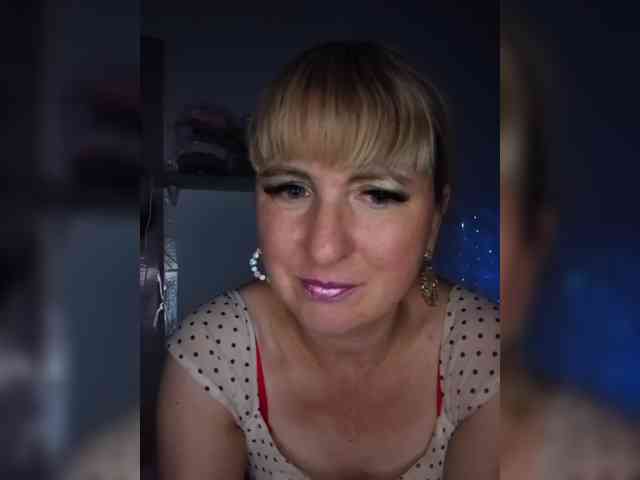 Lady_in_Red webcam