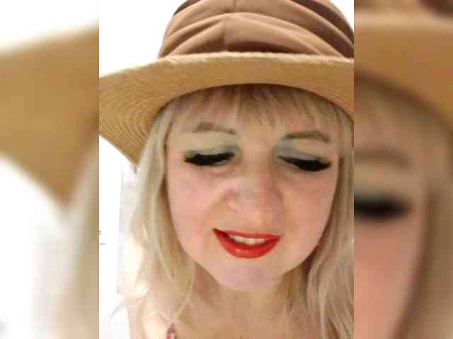 Lady_in_Red webcam