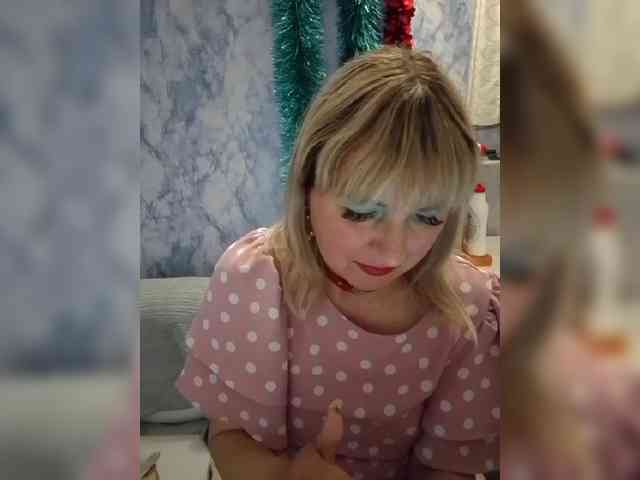 Lady_in_Red webcam
