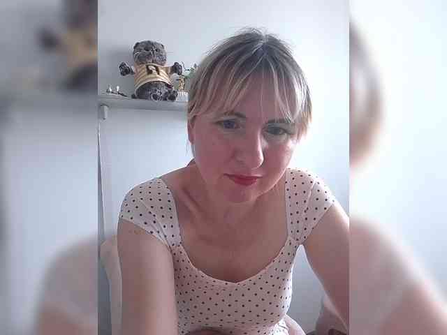 Lady_in_Red webcam