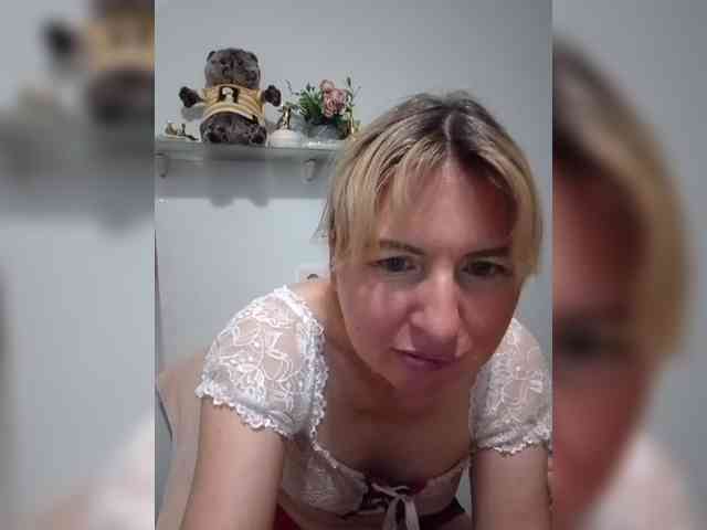 Lady_in_Red webcam