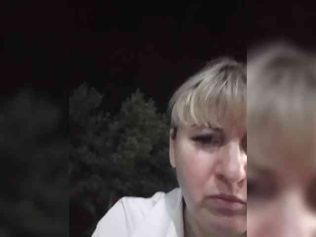 Lady_in_Red webcam