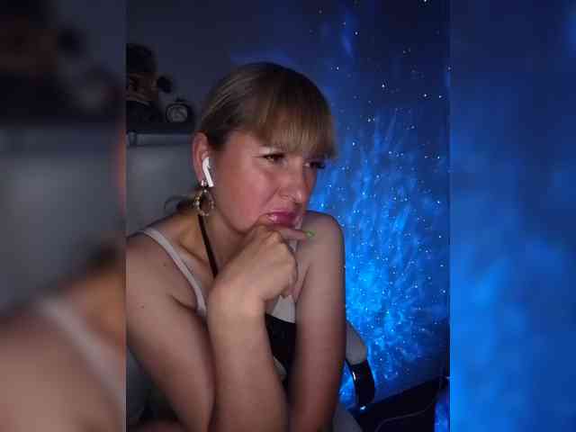 Lady_in_Red webcam