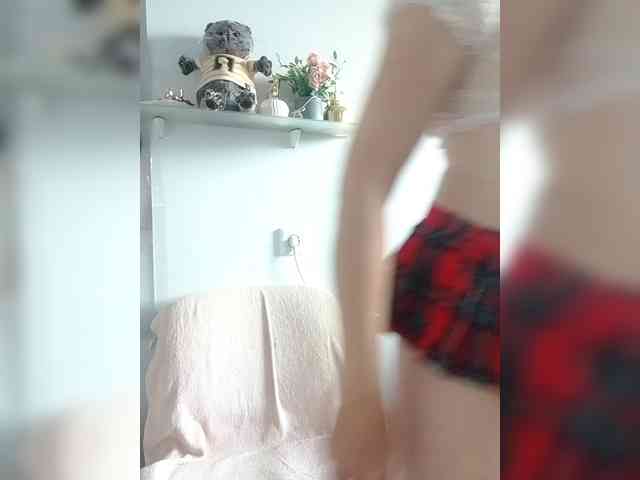 Lady_in_Red webcam