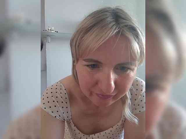 Lady_in_Red webcam