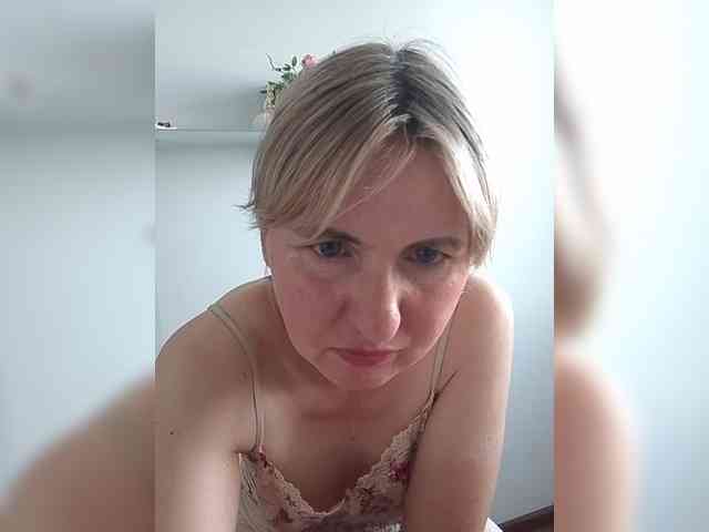 Lady_in_Red webcam
