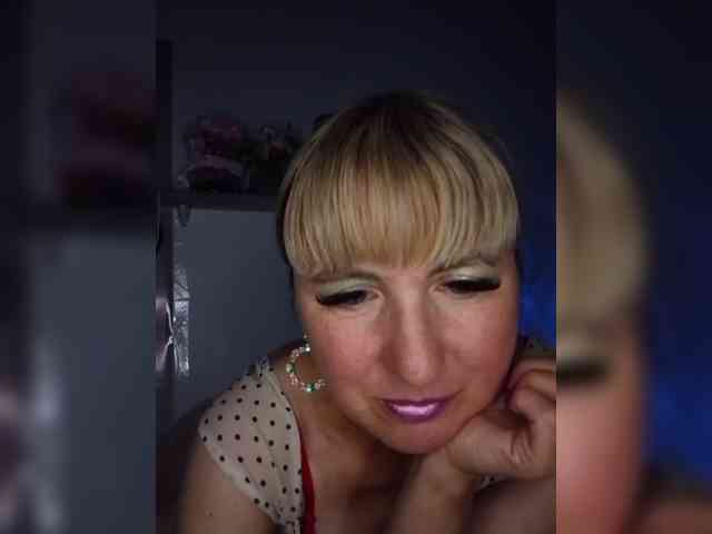 Lady_in_Red webcam