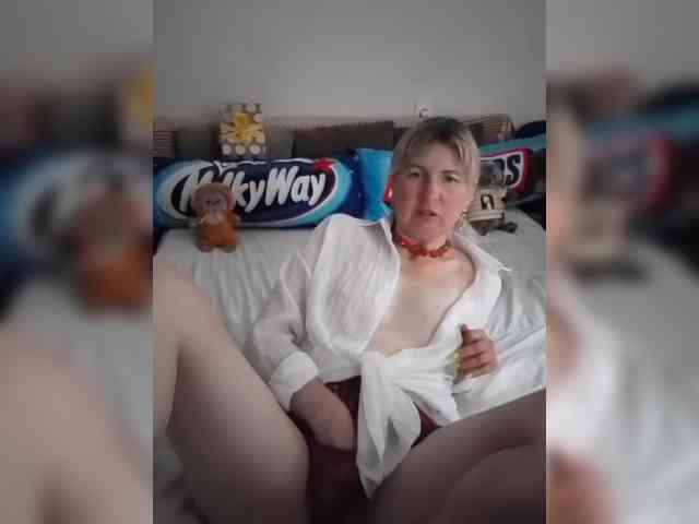 Lady_in_Red webcam