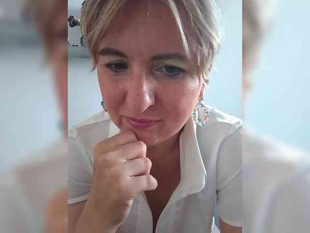 Lady_in_Red webcam