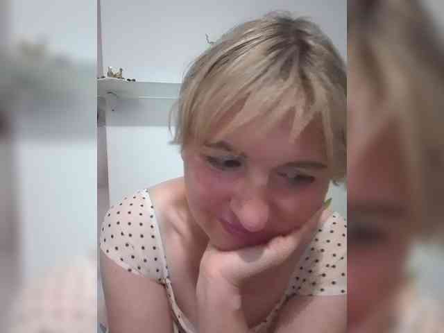 Lady_in_Red webcam