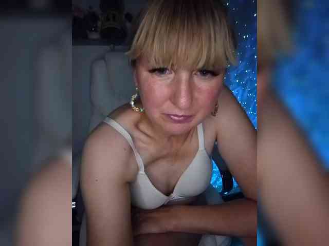 Lady_in_Red webcam