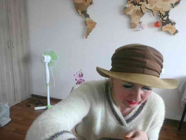 Lady_in_Red webcam