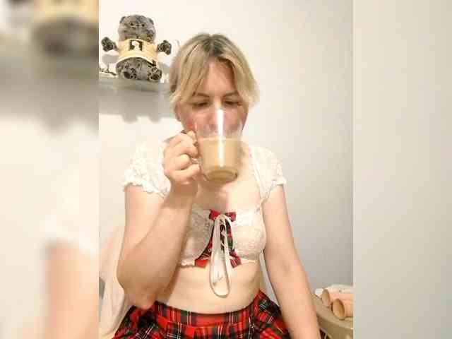 Lady_in_Red webcam