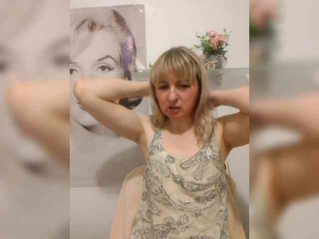 Lady_in_Red webcam