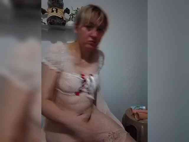 Lady_in_Red webcam