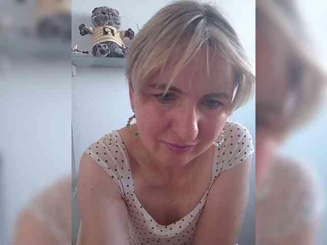 Lady_in_Red webcam