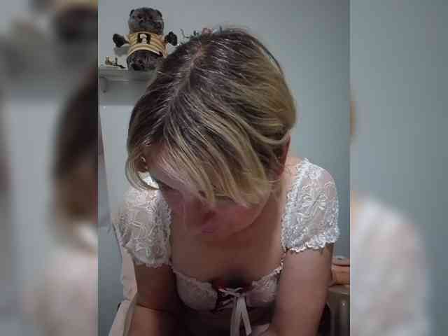 Lady_in_Red webcam