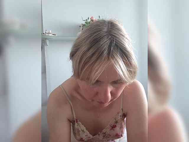 Lady_in_Red webcam