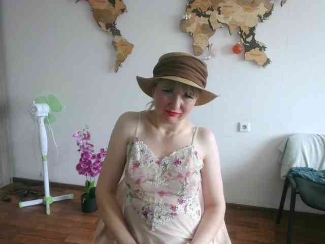 Lady_in_Red webcam