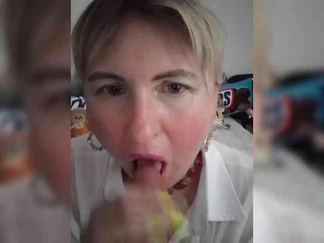 Lady_in_Red webcam