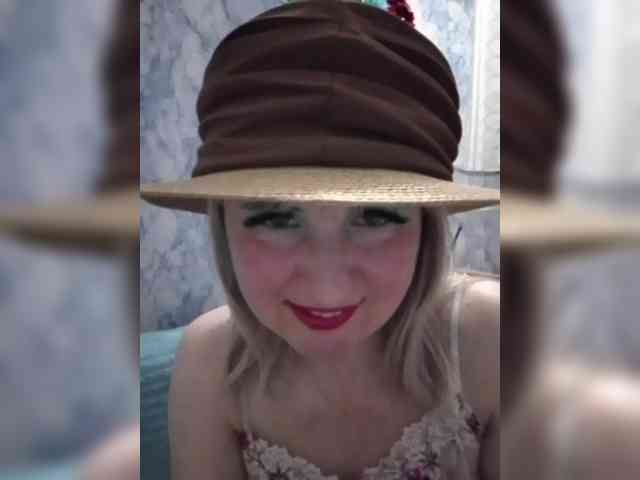 Lady_in_Red webcam