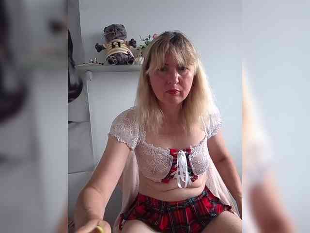 Lady_in_Red webcam