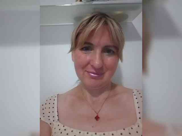 Lady_in_Red webcam