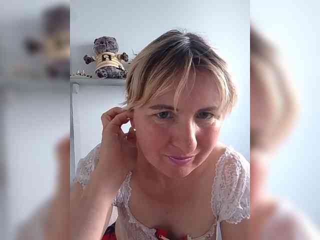 Lady_in_Red webcam