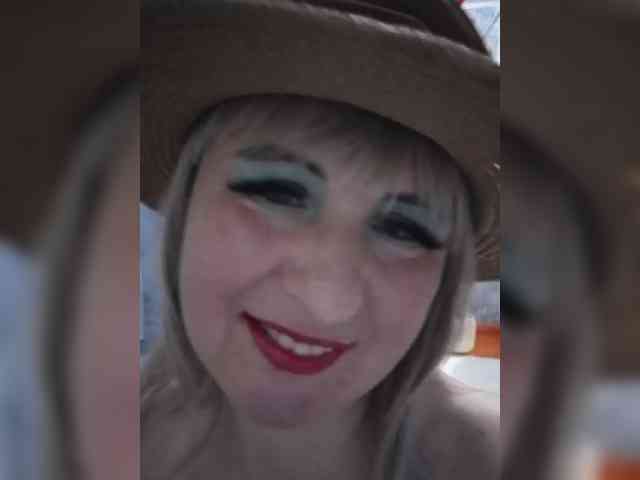 Lady_in_Red webcam