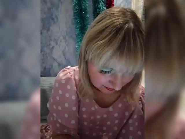 Lady_in_Red webcam