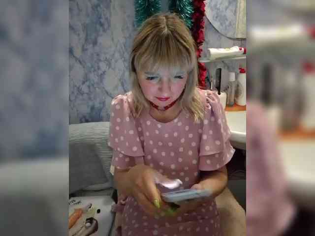 Lady_in_Red webcam