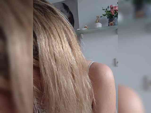 Lady_in_Red webcam