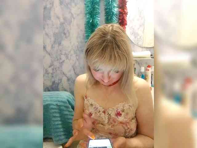 Lady_in_Red webcam