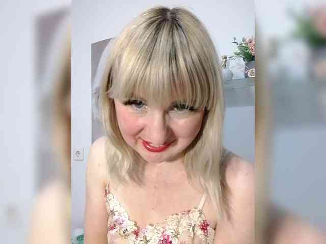 Lady_in_Red webcam