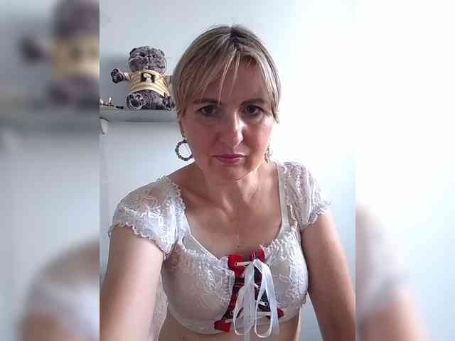 Lady_in_Red webcam